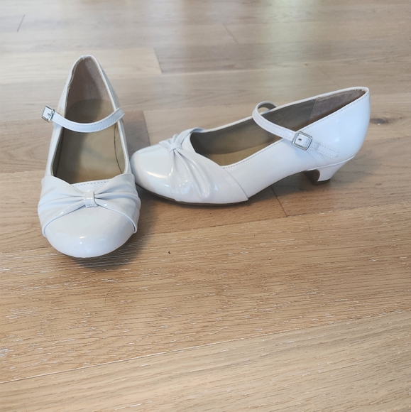 THE CHILDREN'S PLACE | NWOT Mary Jane style shoes with little heels - Picture 1 of 7